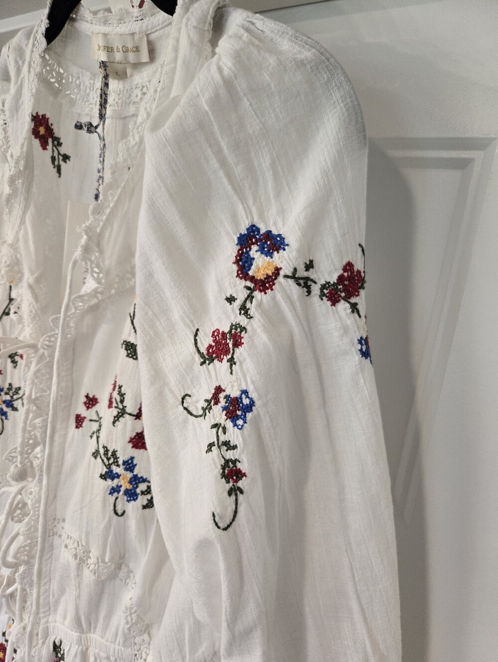NWT! Bohemian White Embroidered Tie-Front Blouse. Size L - Picture 6 of 7